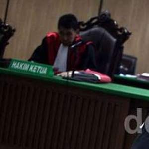 5 Celetukan Lucu Hakim di Sidang Fathanah