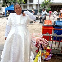 Sofia Si Noni Belanda, Hamil pun Tetap Jadi Patung