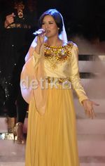 Pesona Raisa di Atas Panggung