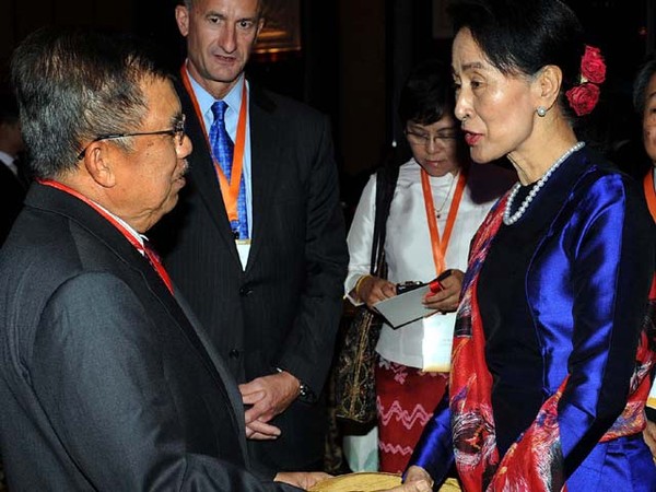 JK Bertemu Aung San Suu Kyi