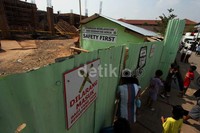 Kejadian ini membuat warga sekitar penasaran.