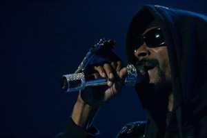 Ribuan Penonton Siap Bergoyang Bareng Snoop Dogg a.k.a Snoop Lion