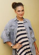 Sakit, Luna Maya Tetap Ceria