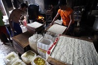 Para importir pun menyambut baik kebijakan pembebasan bea masuk atas impor kedelai oleh pemerintah.