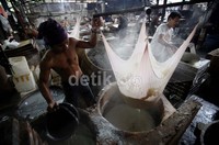 Plt Kepala Badan Kebijakan Fiskal (BKF) Kementerian Keuangan Bambang Brodjonegoro mengatakan Peraturan Menteri Keuangan (PMK) soal penghapusan bea masuk impor kedelai bertujuan untuk menurunkan harga kedelai di dalam negeri.