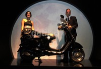 Motor ini disertai dengan berbagai aksesoris menarik yang tidak hanya meningkatkan fungsionalitas dari Vespa 946 tetapi juga menambahkan sentuhan gaya yang sebenarnya bagi pengendara. (dok Vespa).