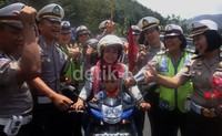 Program bagi-bagi helm ini dalam rangka menyambut ulang tahun Lalu Lintas ke 58.