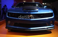 Untuk mesinnya, dapur pacu Camaro Hot Wheels Edition ini dilengkapi dengan mesin V8 berkapasitas 6.2 liter yang digabungkan dengan transmisi manual yang mampu memperlihatkan tenaga sampai 432 tenaga kuda dan torsi 569 Nm torsi. Sementara untuk versi transmisi otomatis mempu memperlihatkan tenaga 405 hp dan torsi 556 Nm.