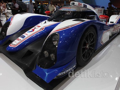 Mobil Balap Hybrid Toyota