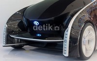 Bila dahulu hingga saat ini mengganti sebuah cat mobil adalah pekerjaan rumah yang memerlukan waktu dan biaya yang tidak sedikit, di masa depan, tampilan luar mobil bisa dibuat sesuka hati dan hanya dengan sekejap mata.