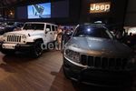 Stand Mobil Mewah Diserbu Pengunjung