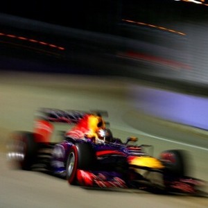 Vettel Raih Pole