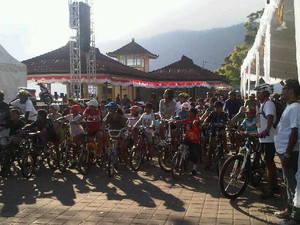 Meriah! Lomba Fun Bike Sampai Memancing di Festival Danau Batur