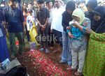 Korban Tabrakan Beruntun, Salsabila Dimakamkan