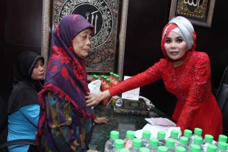 Sakit Batu Ginjal, Mpok Nori Ambil Jalur Pengobatan Herbal