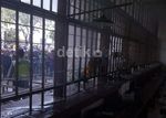 Suporter Bakar Loket Tiket Stadion Gelora Delta Sidoarjo