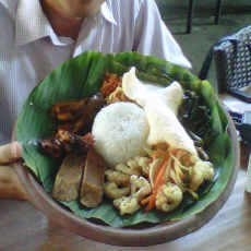 Nikmatnya Sego Seafood Berwadah Cobek