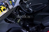 Ruang pengemudi yang lega dengan jangkauan   ke   tuas   6-speed   transmisi Shiftronics dan berbagai tombol pengaturan pada center facia telah di-design secara futuristic namun mengikuti ukuran tubuh ideal, sehingga aktifitas berkendara menjadi sangat nyaman.