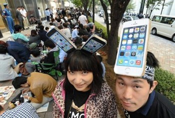    Luar biasa memang antusiasme para fans Apple di Negeri Sakura ini.