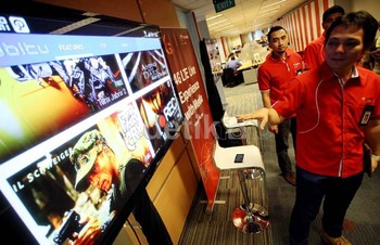 Layanan LTE menjanjikan banyak pengalaman baru. Dari sisi kecepatan akses koneksi, tentu saja bakal lebih cepat dari jaringan sebelumnya. Jaringan 4G LTE itu di klaim bisa 100 kali lebih kencang dari jaringan 3G.