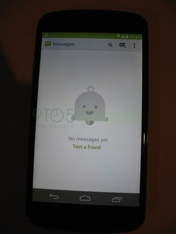     Pada fitur messaging, kontrol dipindah ke pojok kanan atas. Sebelumnya, tombol kontrol ini posisinya berada di bawah. (kredit foto: 9to5google)
