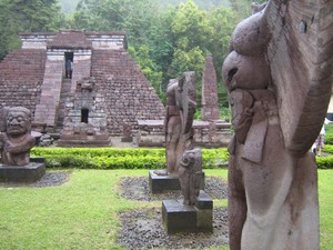 Candi Sukuh yang Eksotis dan Erotis