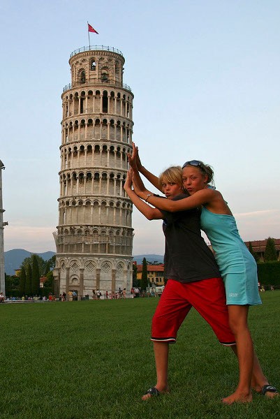 10 Objek Wisata Populer yang Dianggap Paling Buruk