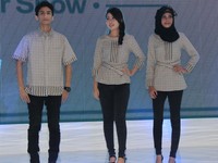 Ada juga seragam batik khas Daihatsu dengan simbolisasi mobil Daihatsu Xenia yang merupakan mobil sejuta umat di Indonesia.