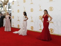 Pose Sofia di red carpet. REUTERS/Mario Anzuoni.