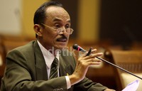 Sumardijatmo menjawab pertanyaan anggota Komisi III.