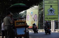 Spanduk dan Baliho tersebut sebagaian besar masih terlihat di pinggiran jalan Ibukota Jakarta. Sedangkan di dalam kota hampir sudah tak terlihat.