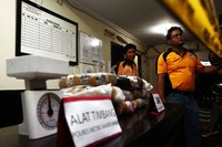 Dalam penangkapan tersebut, polisi juga mengamankan 2 paket sabu dari JL dan BY.