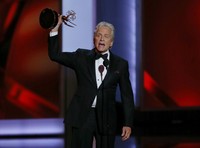 Aktor Michael Douglas berhasil memegang penghargaan Outstanding Lead Actor in a Miniseries or a Movie dan juga Outstanding Miniseries or Movie lewat serial drama 'Behind the Candelabra'. REUTERS/Mike Blake.