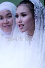 Gelar Pengajian, Ayu Ting Ting Tak Didampingi Suami