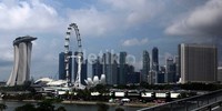 Menurut IMD World Competitive Ranking, Singapura turun ke peringkat 15 pada 2013 yang sempat bertengger di peringkat atas pada 2010. Penurunan peringkat tersebut menandakan lemahnya infrastruktur dasar dan turunnya produktifitas dan efisiensi bisnis.
