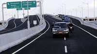 Presiden dan rombongan sempat menjajal jalan tol sepanjang 12,7 kilometer tersebut. Abror Rizki/Setpres.