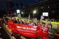Sebanyak 60 pelanggan Telkomsel menyaksikan secara langsung GP Singapura. Dalam balapan di sirkuit Marina Bay, Sebastian Vettel sukses menjadi pemenang.