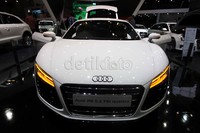 Audi R8 V10 ini mengusung mesin 5.2 liter FSI quattro dengan tenaga 535 dk.