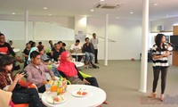 Niken Sasmaya dari Google memberikan penjelasan mengenai Google Adsense dan gunanya buat blogger. (Blogdetik)