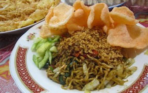 Warung Makan Marisini: Puas Jajan Mi Goreng Tek Tek Plus Tahu Kopyok Telor