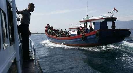 Imigrasi Batam Sosialisasi Patroli Pelabuhan Tikus ke Warga Pesisir