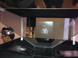 Sambut APEC, XL Pamer Teknologi Hologram via 4G LTE