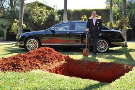 Terinspirasi Firaun, Pengusaha Ini Kubur Bentley
