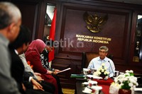 Selain Muhammad, tampak juga anggota Bawaslu lainnya seperti Endang Wihdatingningtyas.