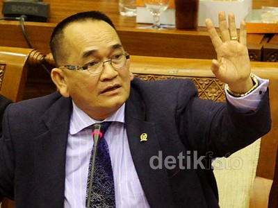 Pelantikan Ruhut Jadi Ketua Komisi III Ditunda