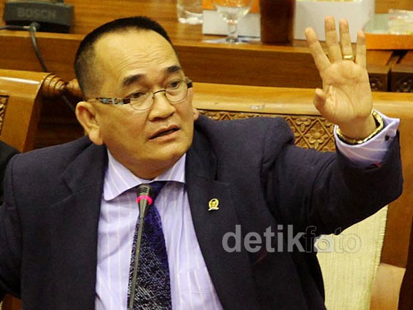 Pelantikan Ruhut Jadi Ketua Komisi III Ditunda