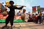 Ratusan Petani Geruduk Kemendag