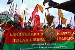 Ratusan Petani Geruduk Kemendag