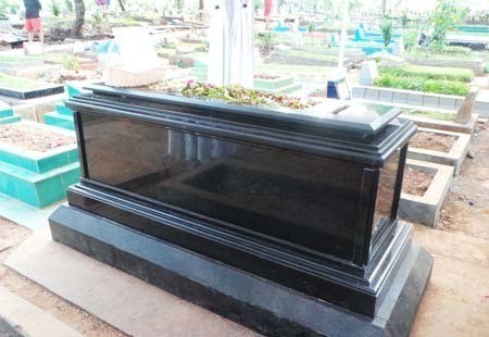 Kontroversi Soal Renovasi Makam Uje Masih Berlanjut Kontroversi Soal Renovasi Makam Uje Masih Berlanjut