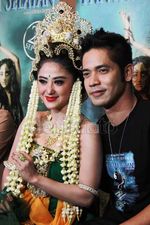 Dewi Persik Tampil ala Ratu Pantai Selatan